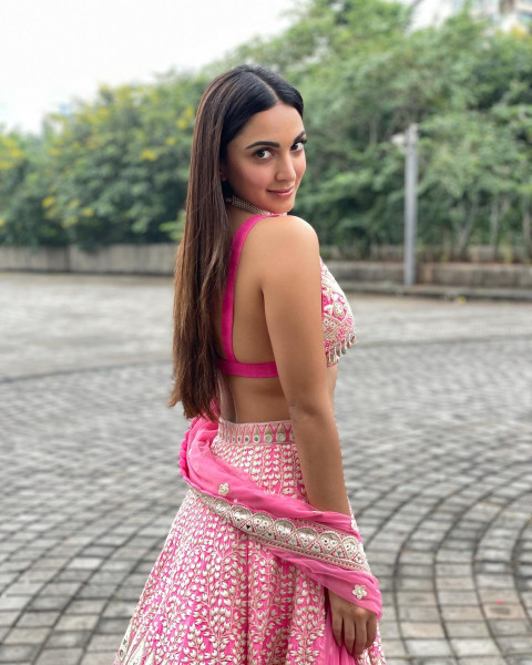 Kiara Advani Smiling Wallpaper Images Full Hd Download
