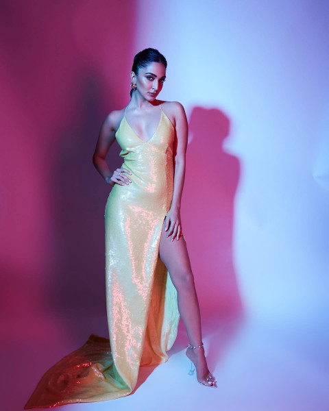 kiaraaliaadvani Latest Hd Wallpaper Images Download Free