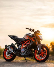 Duke 250 Ktm Bike wallpapaer Backgrpound free