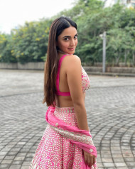 Kiara Advani Smiling Wallpaper Images Full Hd Download